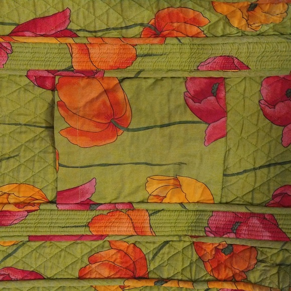 The Chandler Collection Reversible Quilted Travel Bag - Picture 4 of 6